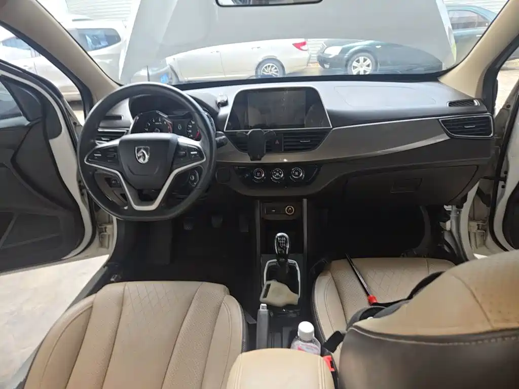 Baojun 310W — миниатюра 10