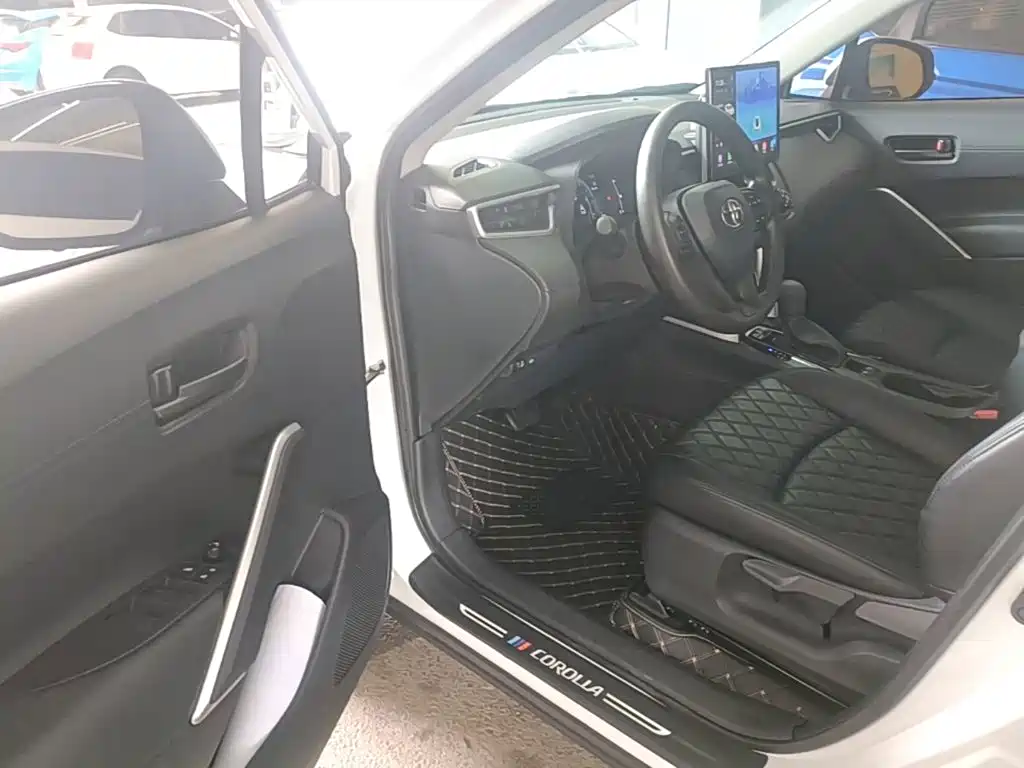 Toyota Corolla Cross — миниатюра 16