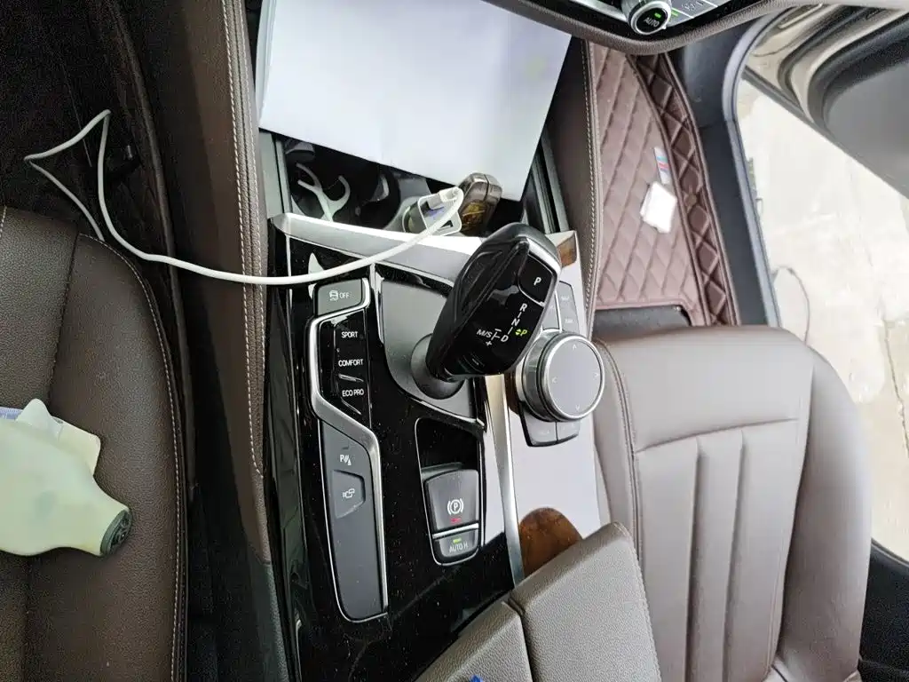 BMW 5 Series — миниатюра 7
