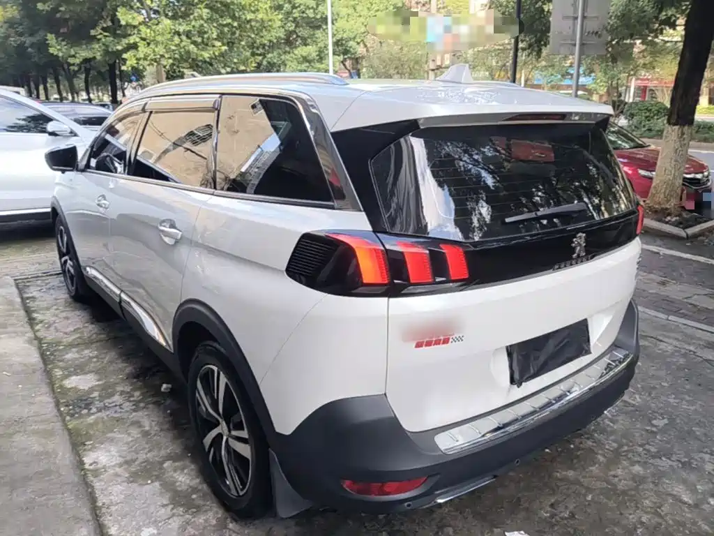 Peugeot 5008 — миниатюра 5