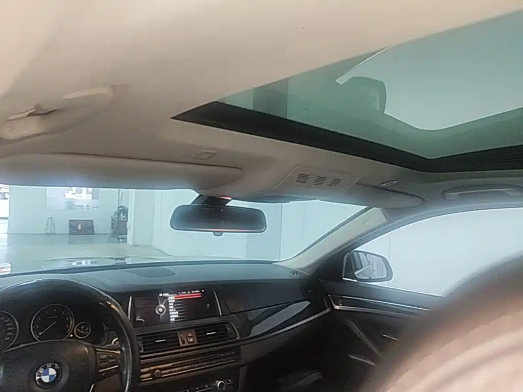 BMW 5 Series — миниатюра 18