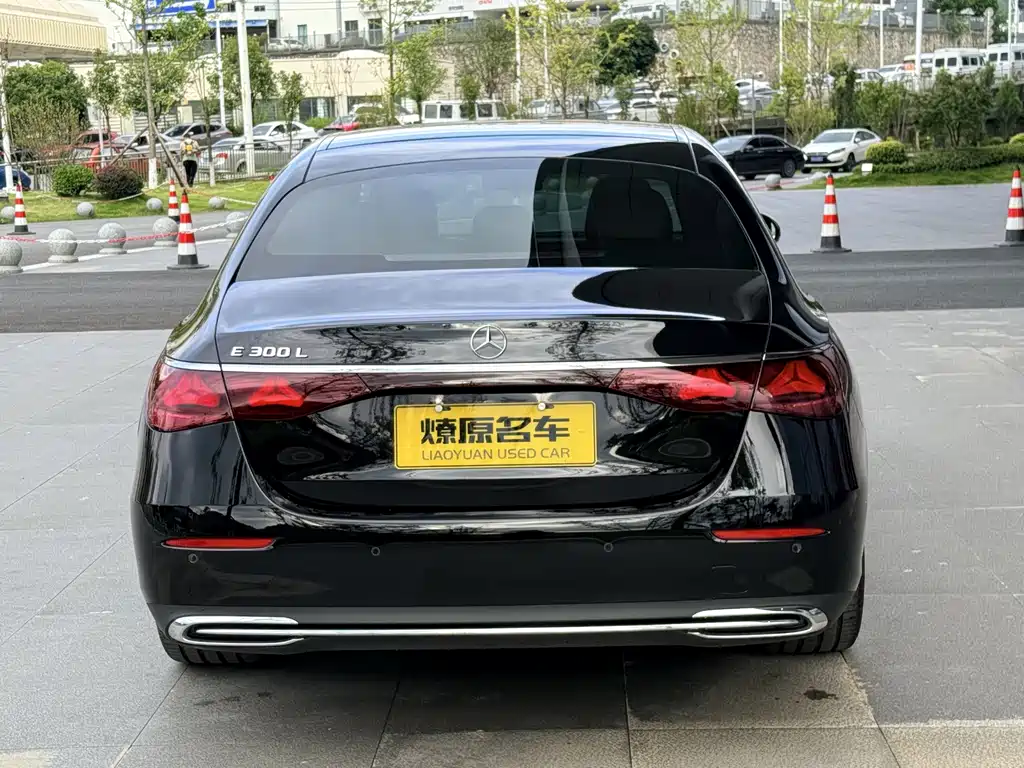 Mercedes-Benz E-Class — миниатюра 6