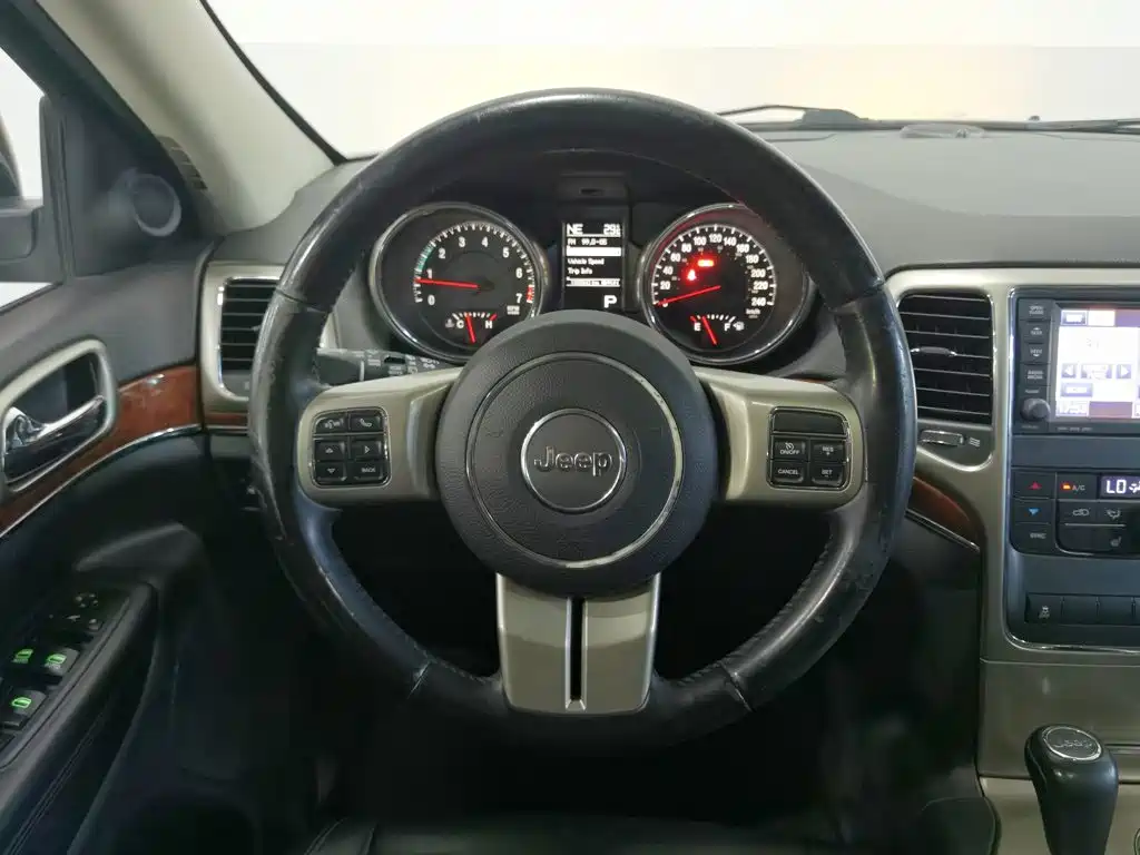 Jeep Grand Cherokee (Import) — миниатюра 11