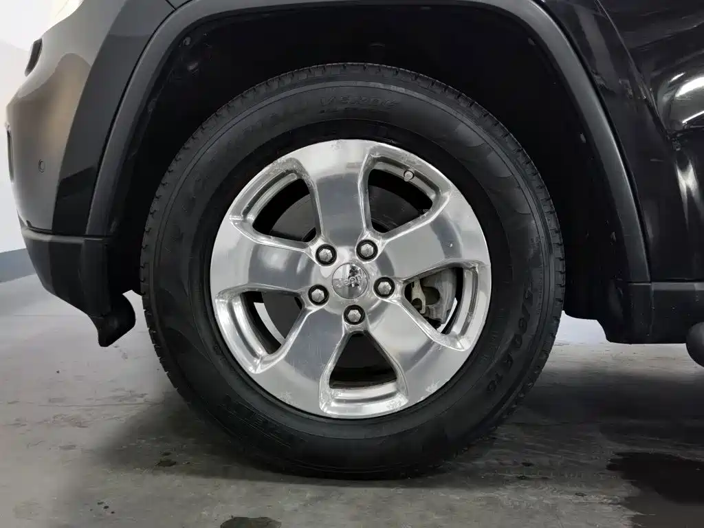 Jeep Grand Cherokee (Import) — миниатюра 17