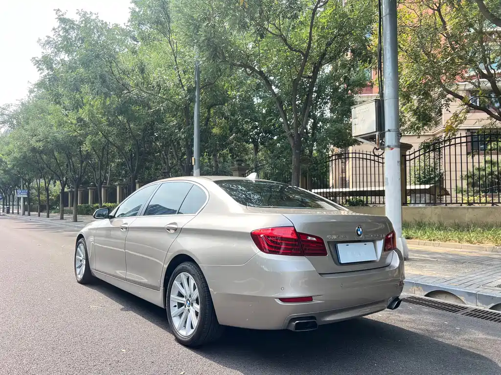 BMW 5 Series — миниатюра 14