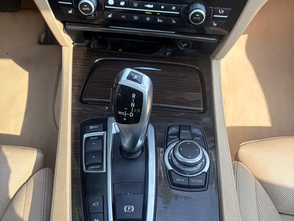 BMW 7 Series — миниатюра 12