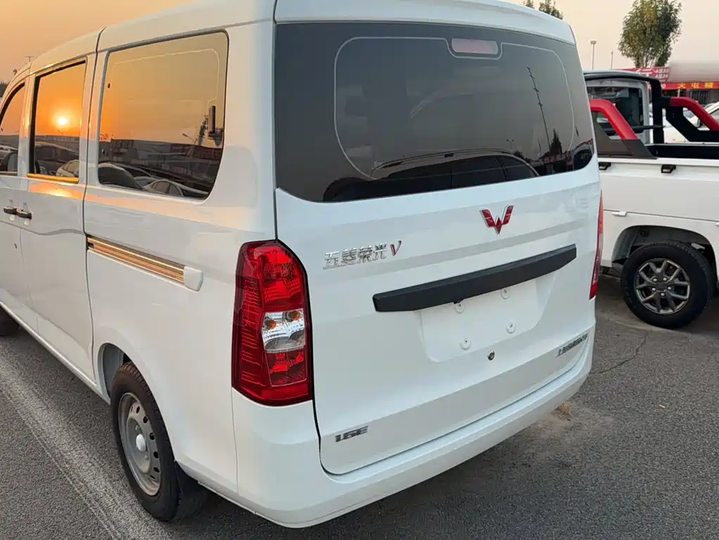 Wuling Rongguang V — миниатюра 5