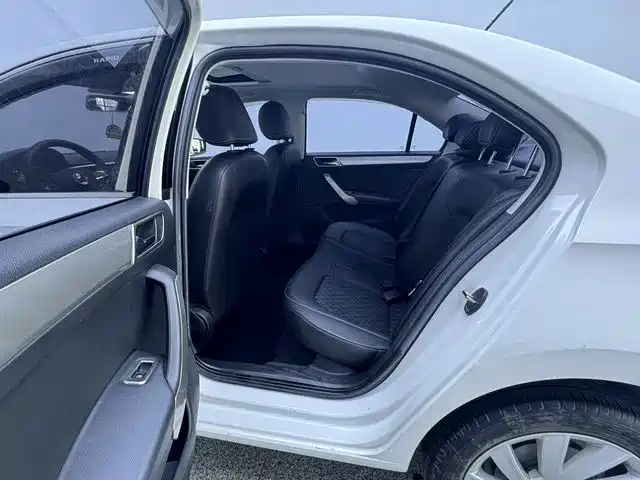 Skoda Rapid — миниатюра 16