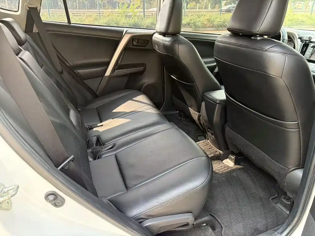 Toyota RAV4 — миниатюра 11