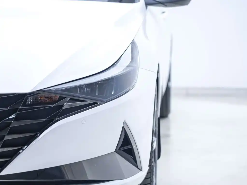 Hyundai Elantra — миниатюра 9