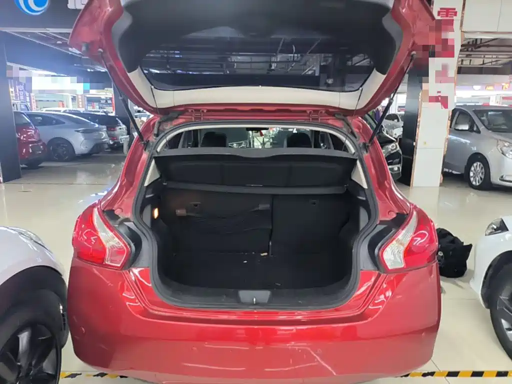 Nissan Tiida — миниатюра 19