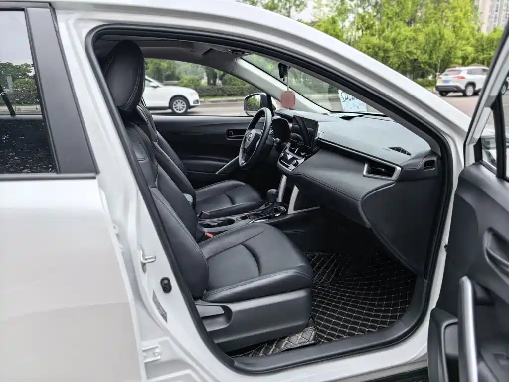 Toyota Corolla Cross — миниатюра 15