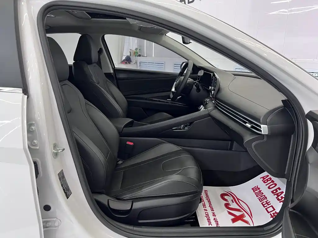 Hyundai Elantra — миниатюра 17