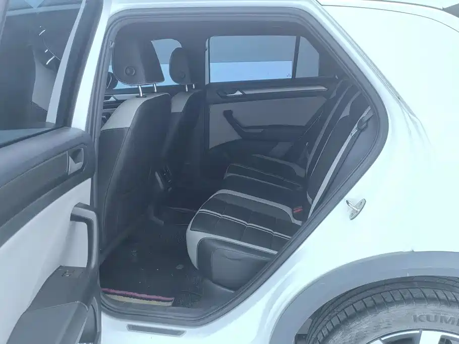 Volkswagen T-Roc — миниатюра 11