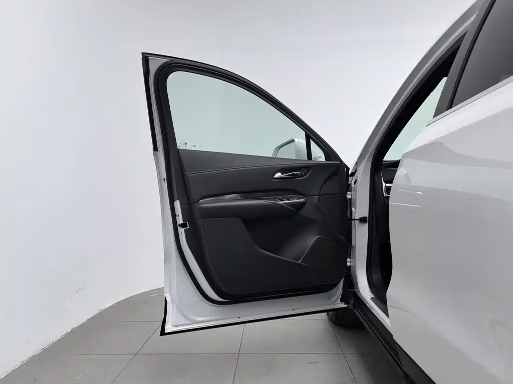 Cadillac XT4 — миниатюра 8