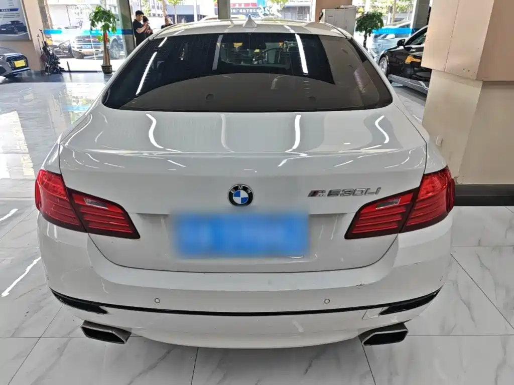 BMW 5 Series — миниатюра 6