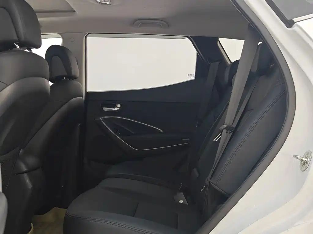 Hyundai Santa Fe — миниатюра 8
