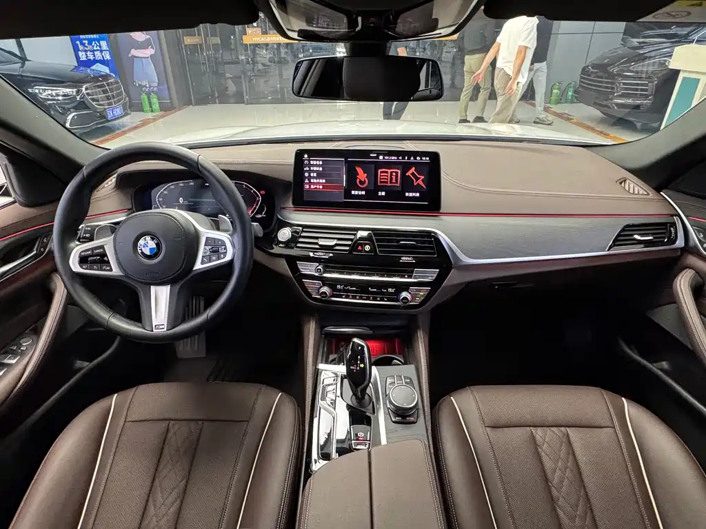 BMW 5 Series — миниатюра 12