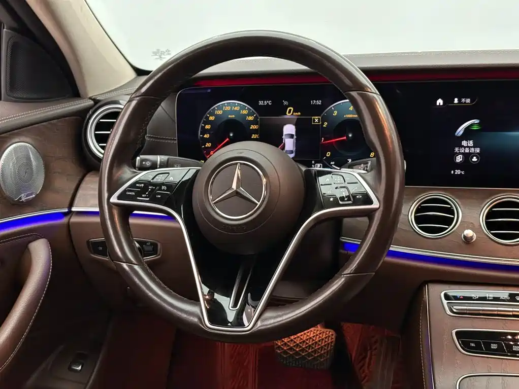 Mercedes-Benz E-Class — миниатюра 12