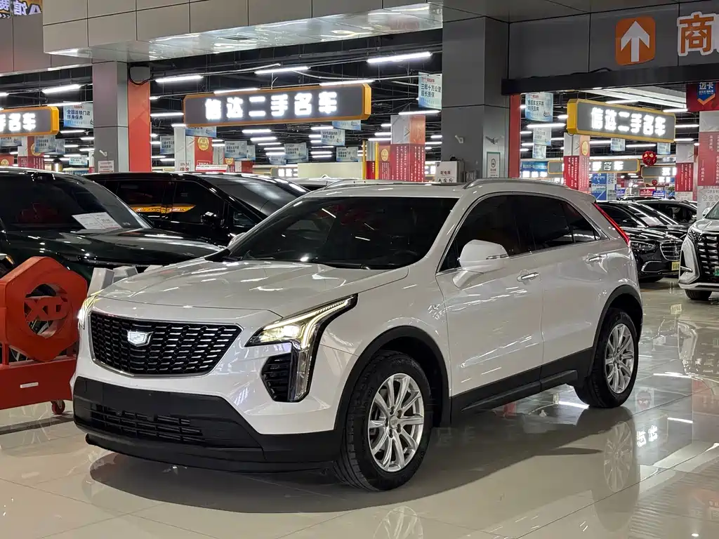 CADILLAC XT4