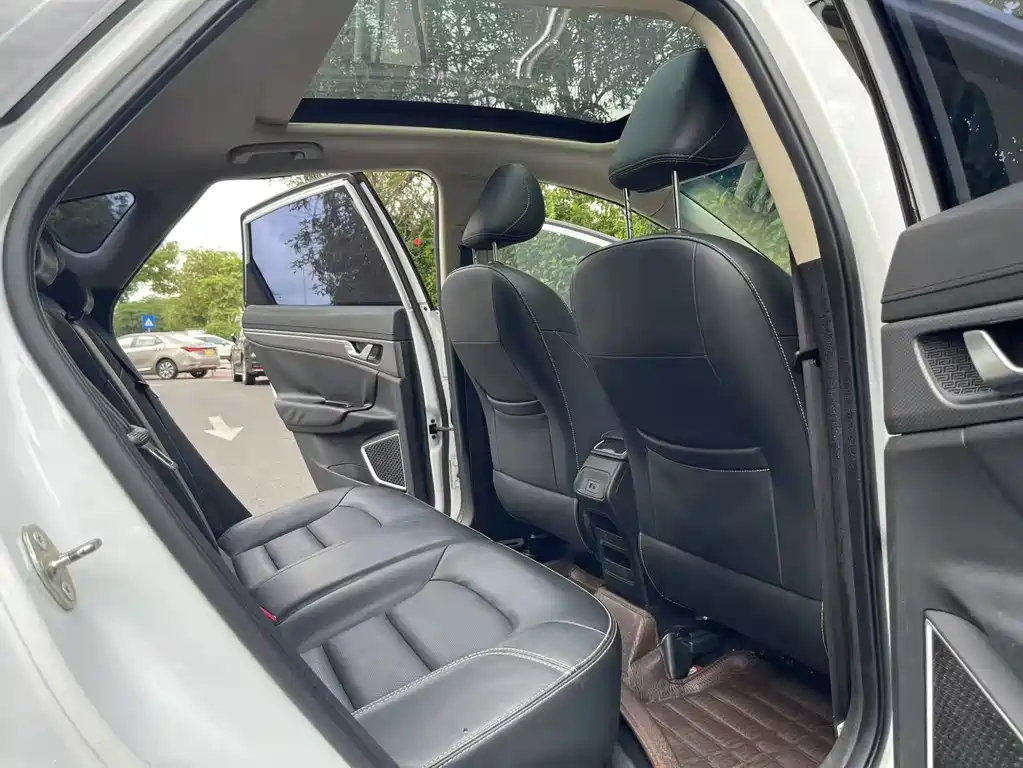 Geely Emgrand GS — миниатюра 8