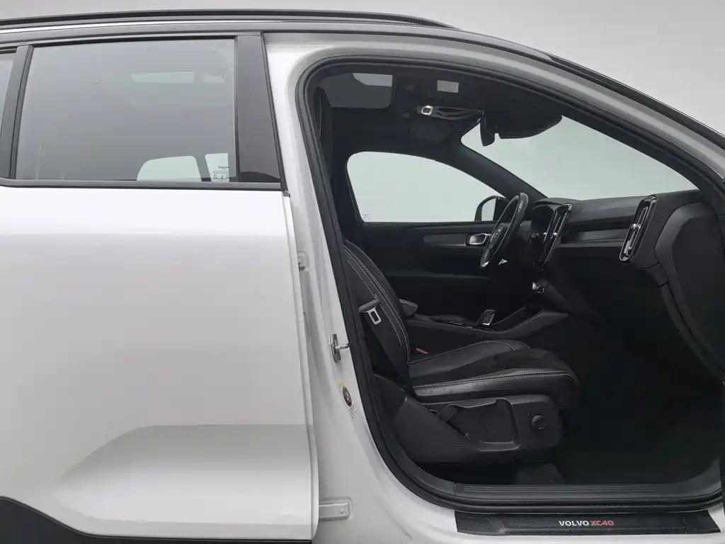 Volvo XC40 — миниатюра 23