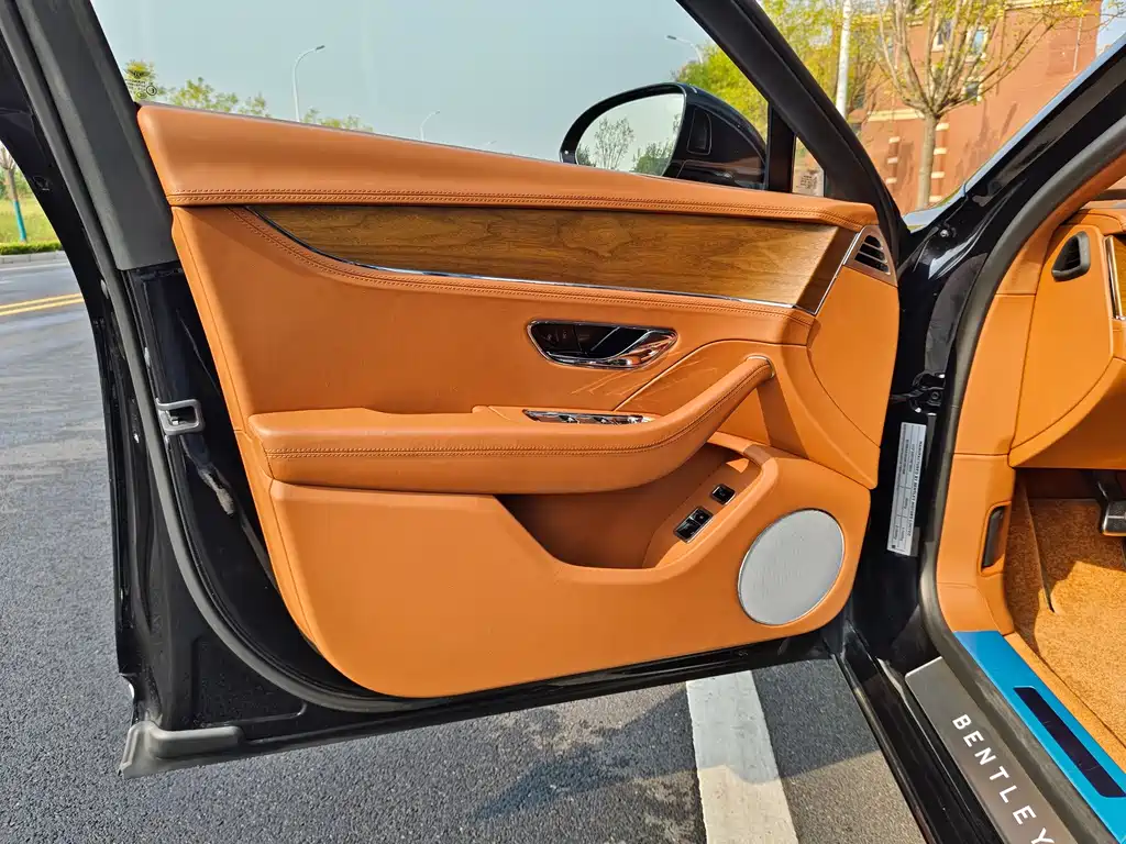 Bentley Flying Spur — миниатюра 25