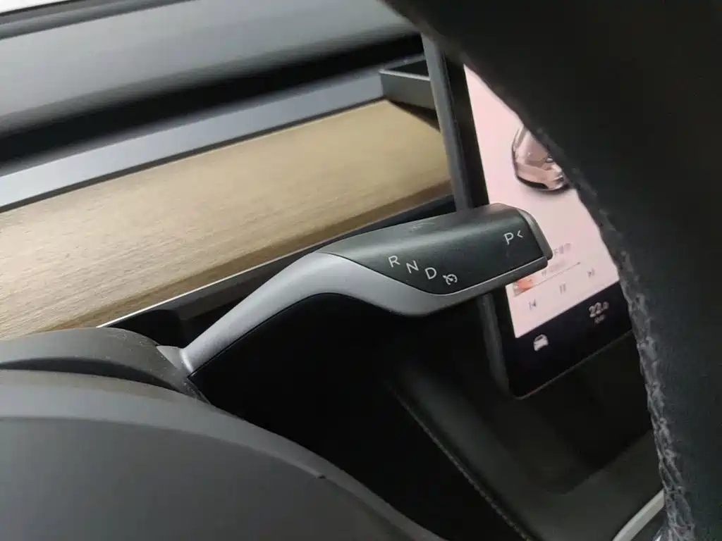 Tesla Model Y — миниатюра 14