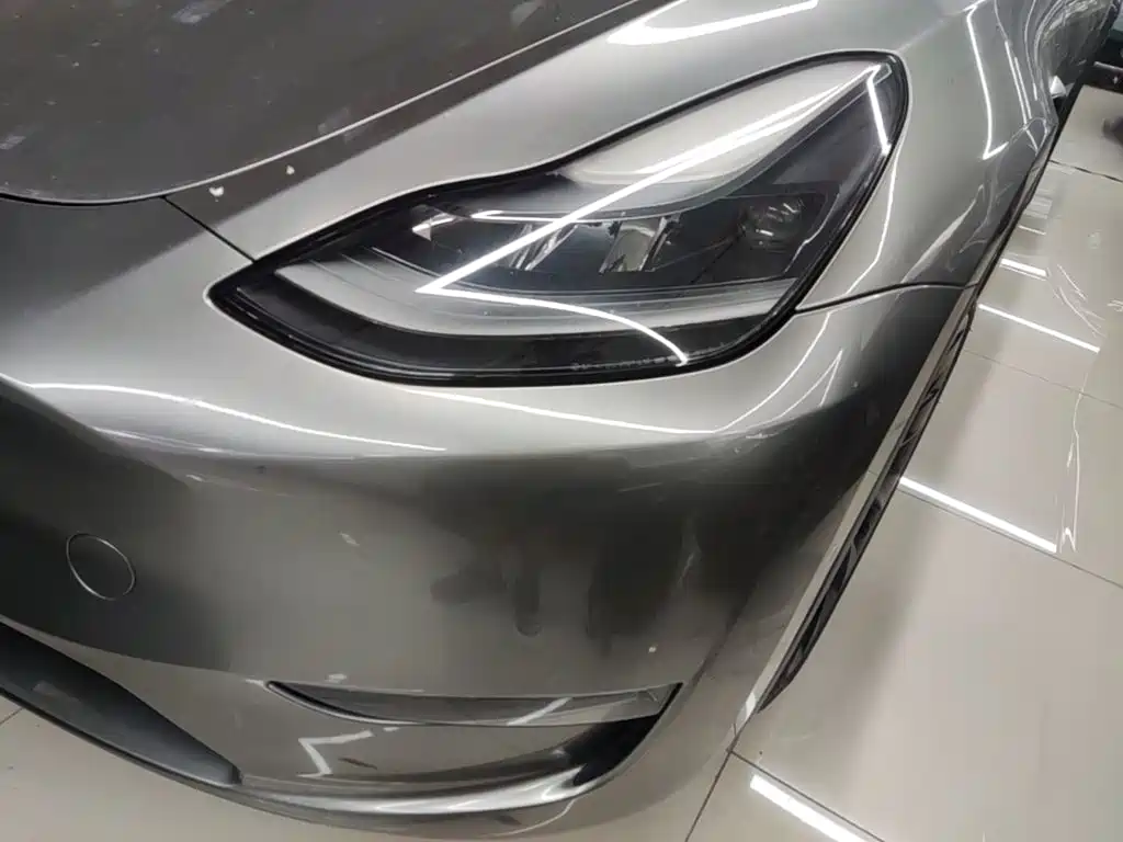 Tesla Model Y — миниатюра 24