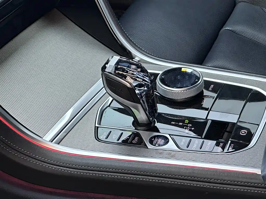 BMW 8 Series — миниатюра 11