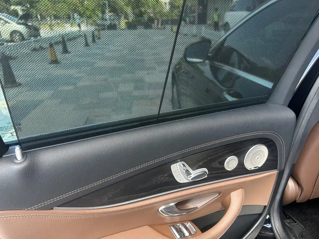 Mercedes-Benz E-Class — миниатюра 11