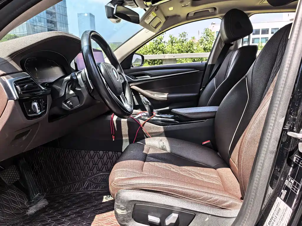 BMW 5 Series — миниатюра 8