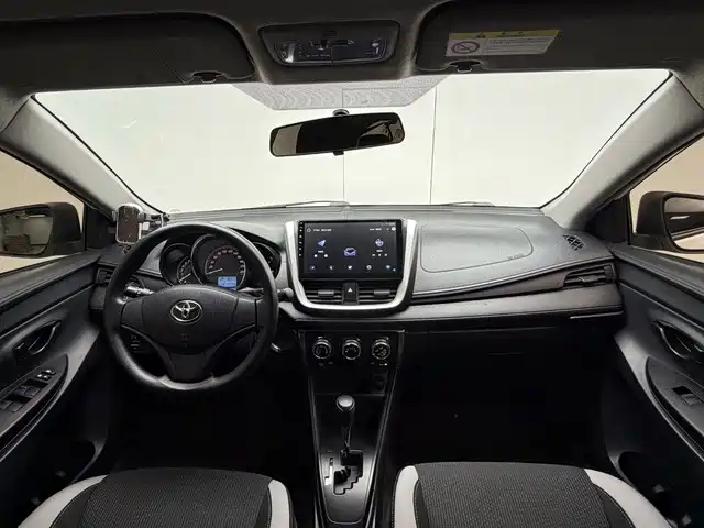 Toyota Yaris L — миниатюра 9