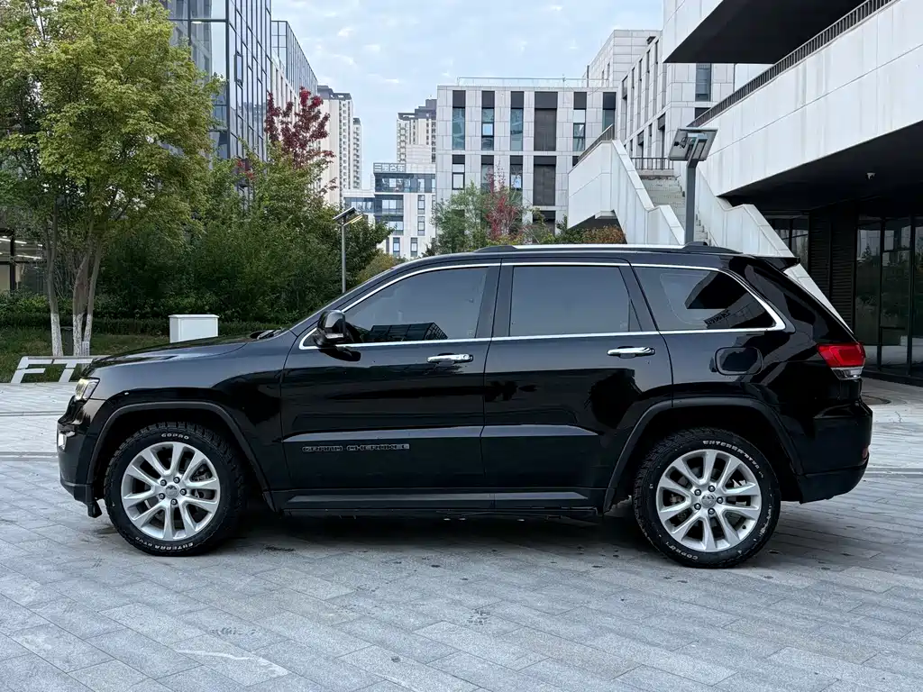 Jeep Grand Cherokee (Import) — миниатюра 3