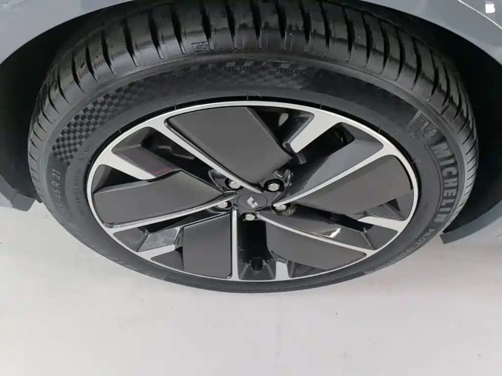 Li Auto Li L8 — миниатюра 23
