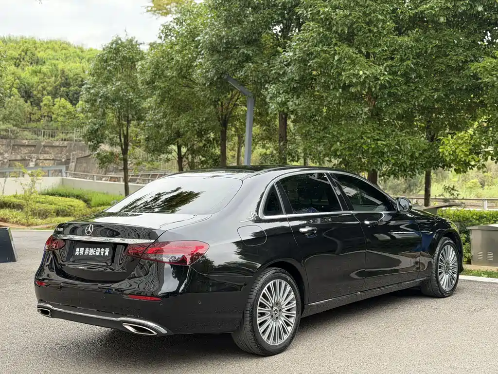 Mercedes-Benz E-Class — миниатюра 8