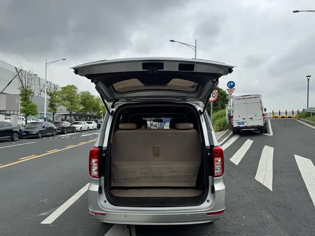 Wuling Hongguang — миниатюра 7