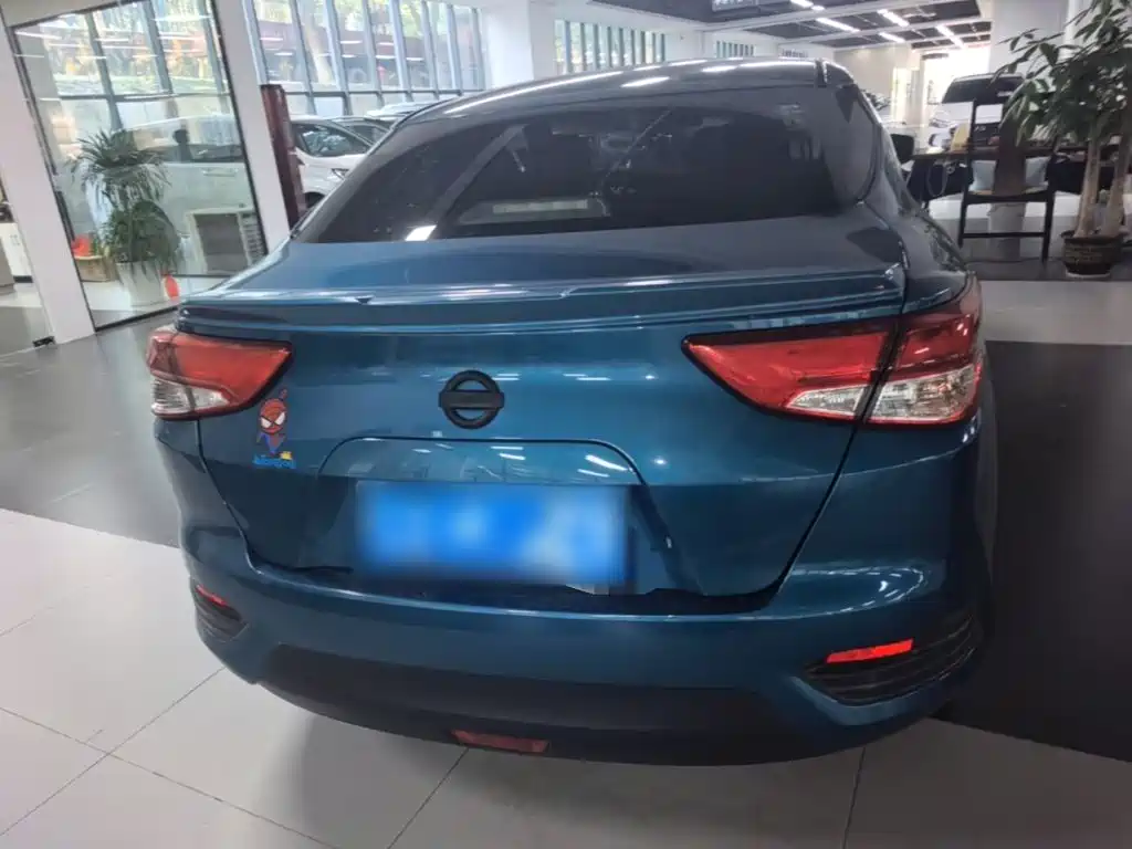 Nissan Bluebird — миниатюра 6