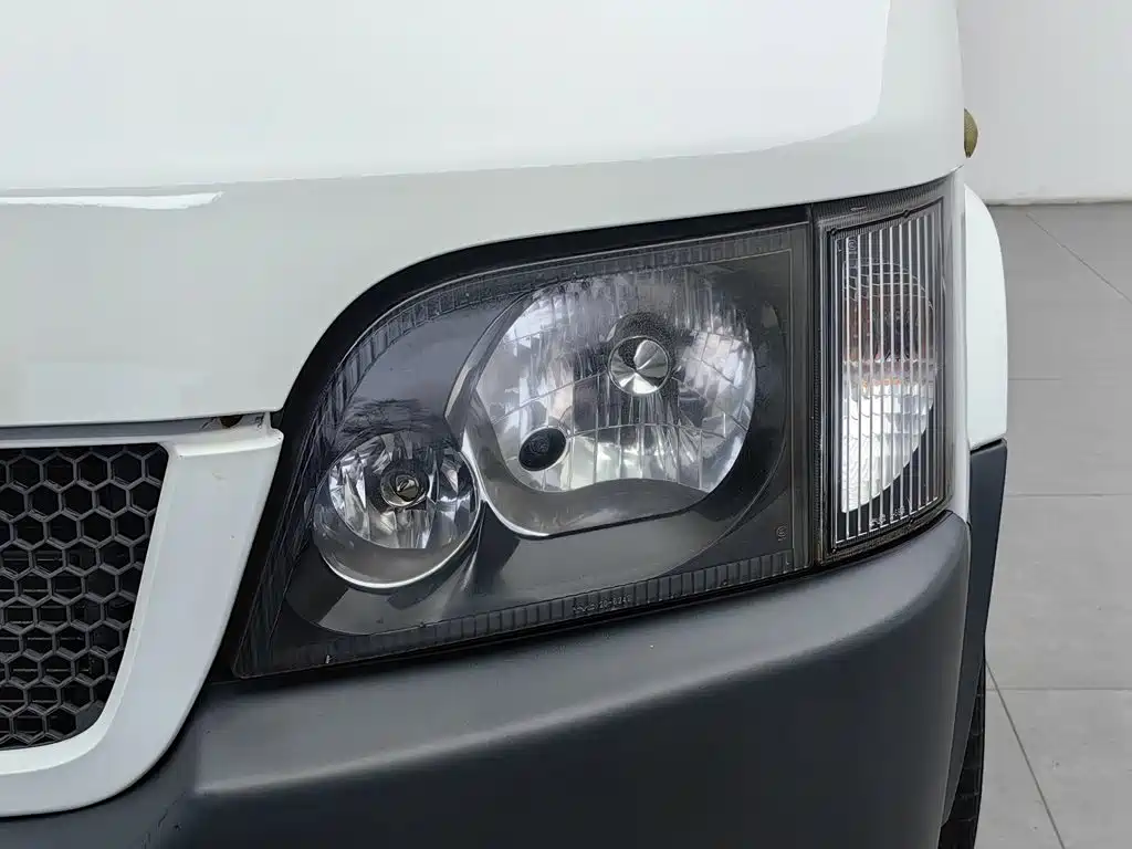 Ford Transit Classic — миниатюра 7