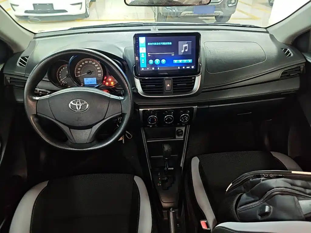 Toyota Yaris L — миниатюра 10