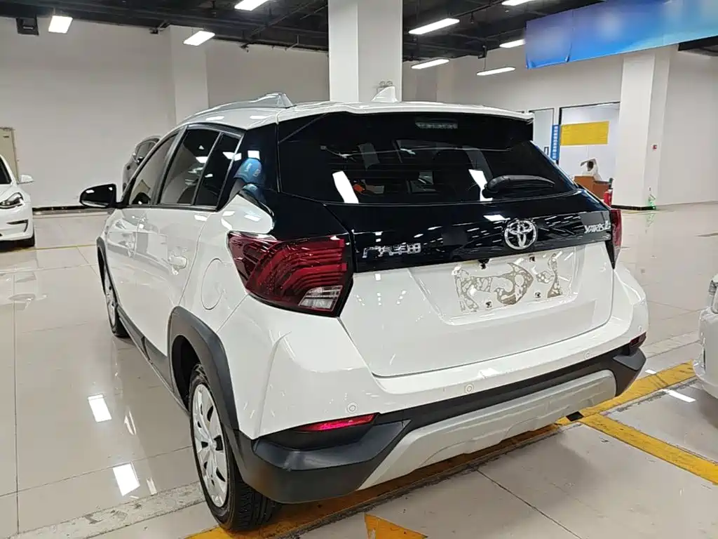 Toyota Yaris L — миниатюра 5