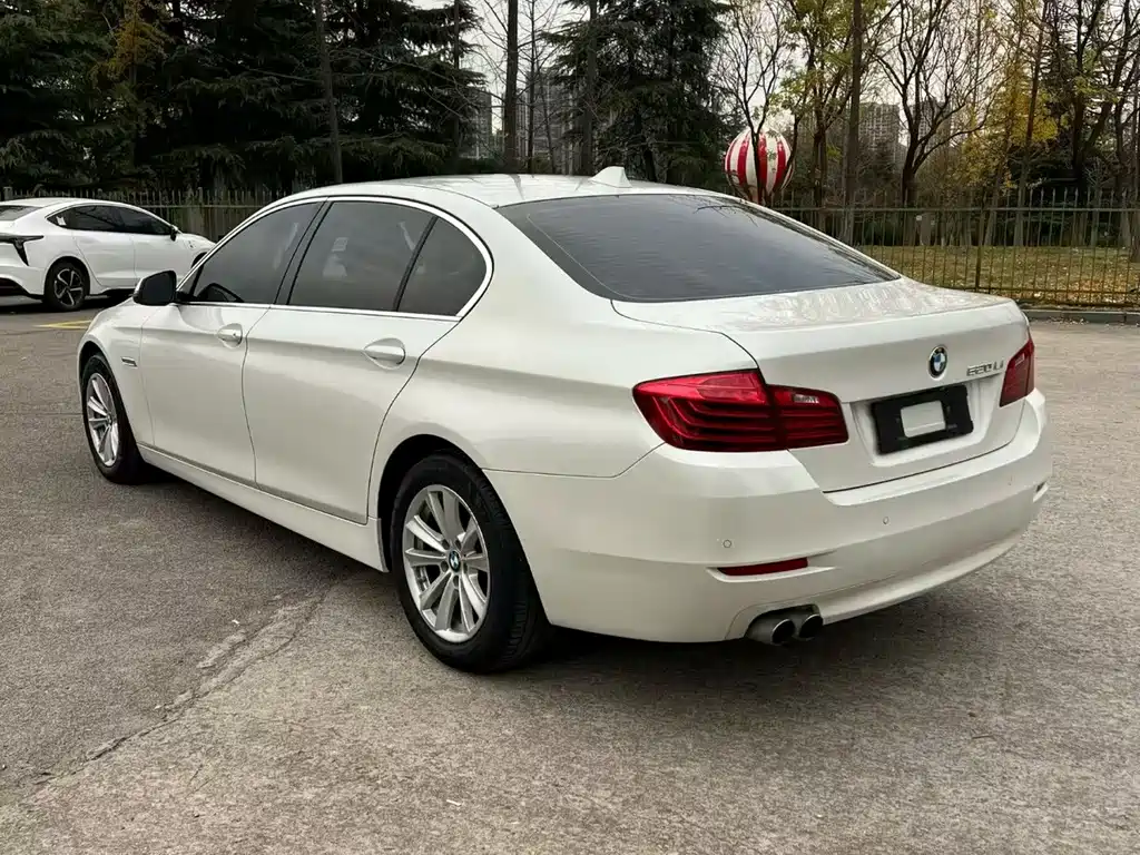 BMW 5 Series — миниатюра 7
