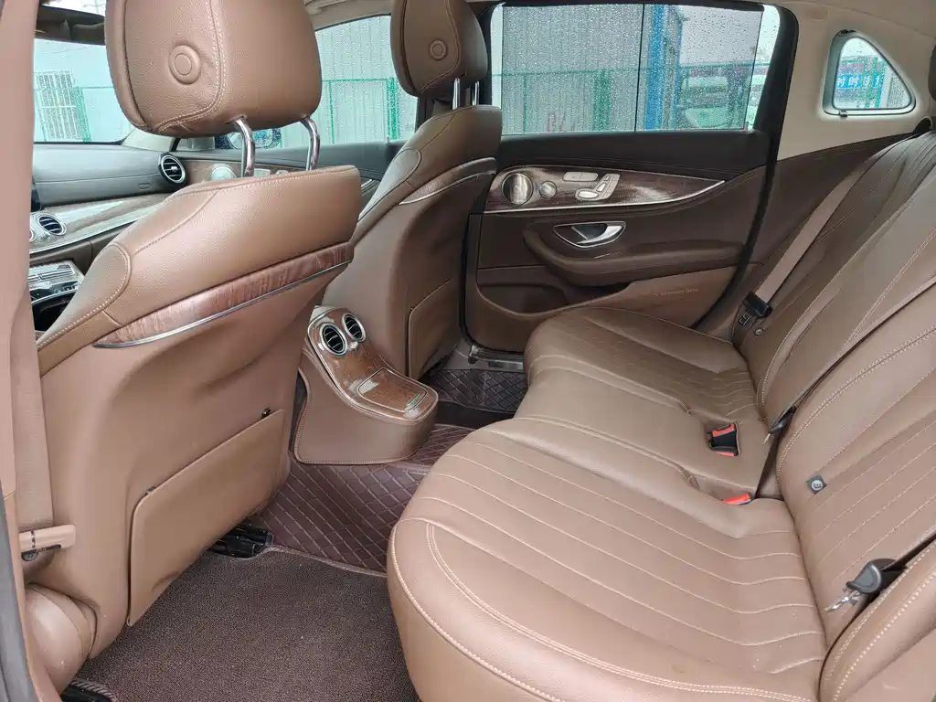 Mercedes-Benz E-Class — миниатюра 13