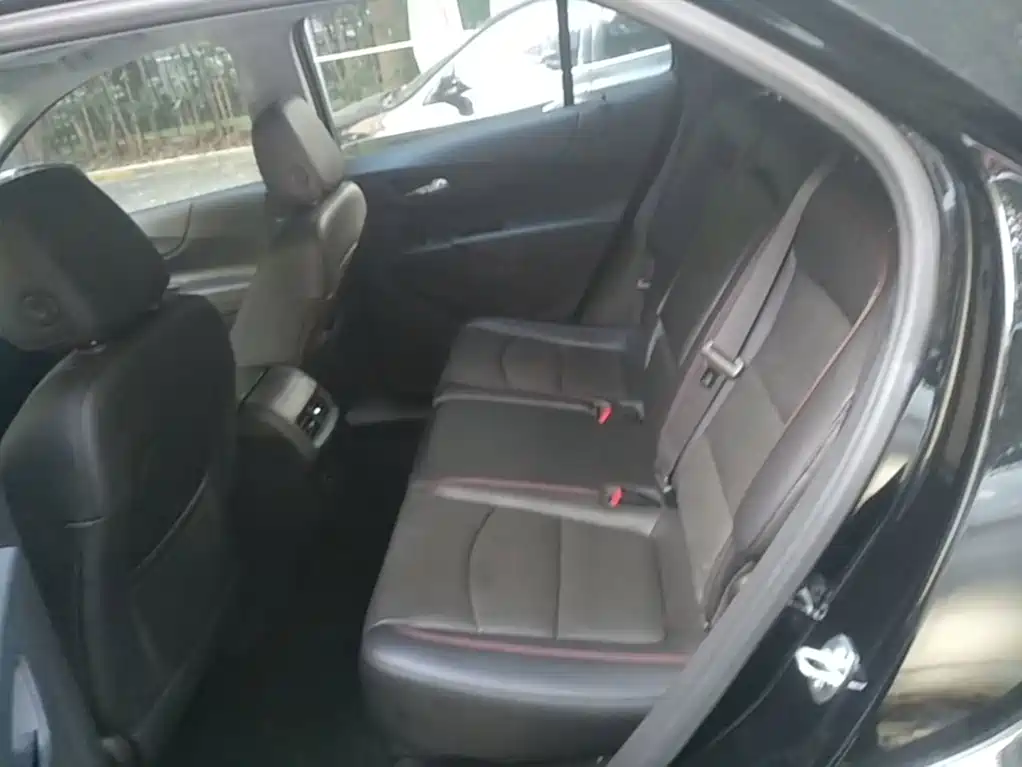Chevrolet Equinox — миниатюра 17