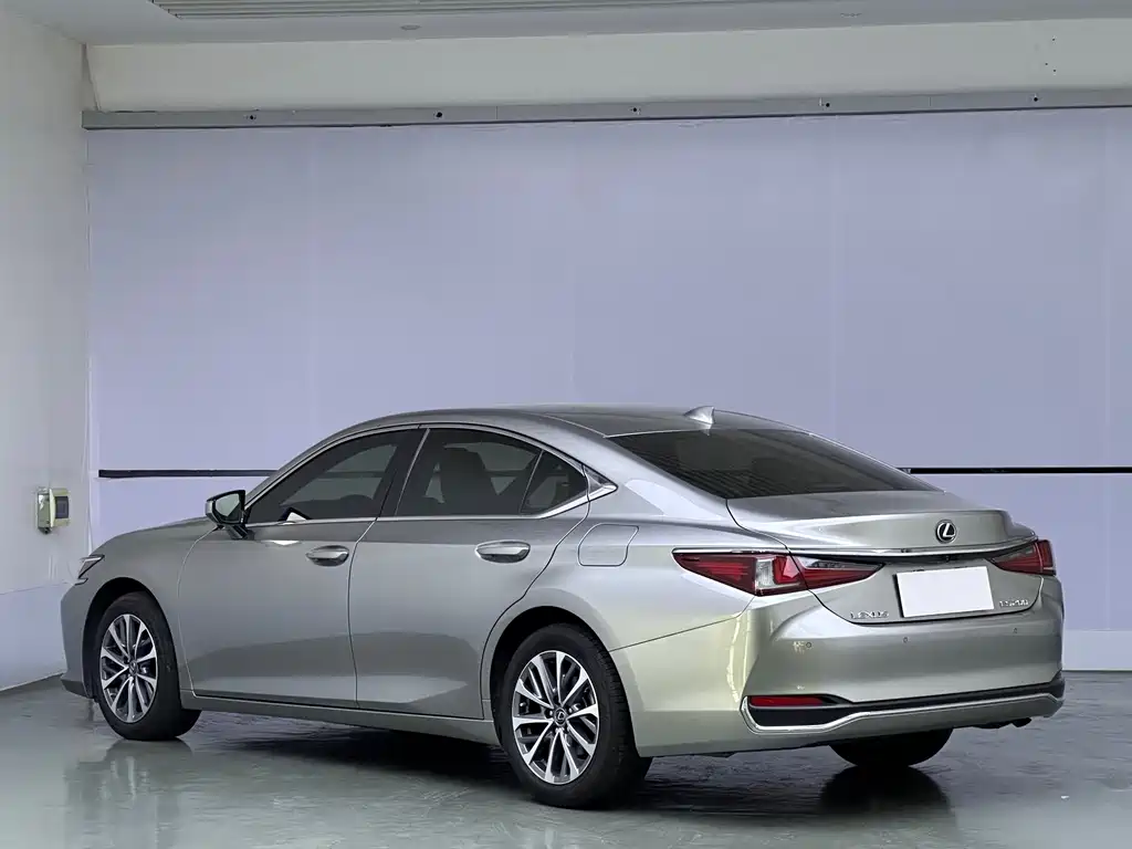 Lexus ES — миниатюра 6
