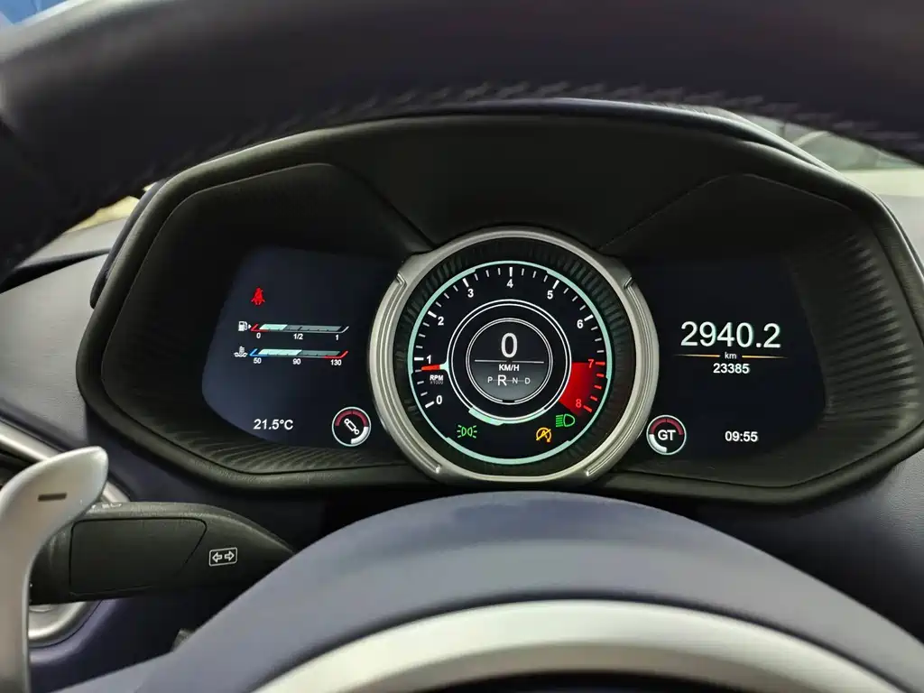 Aston Martin DB11 — миниатюра 7
