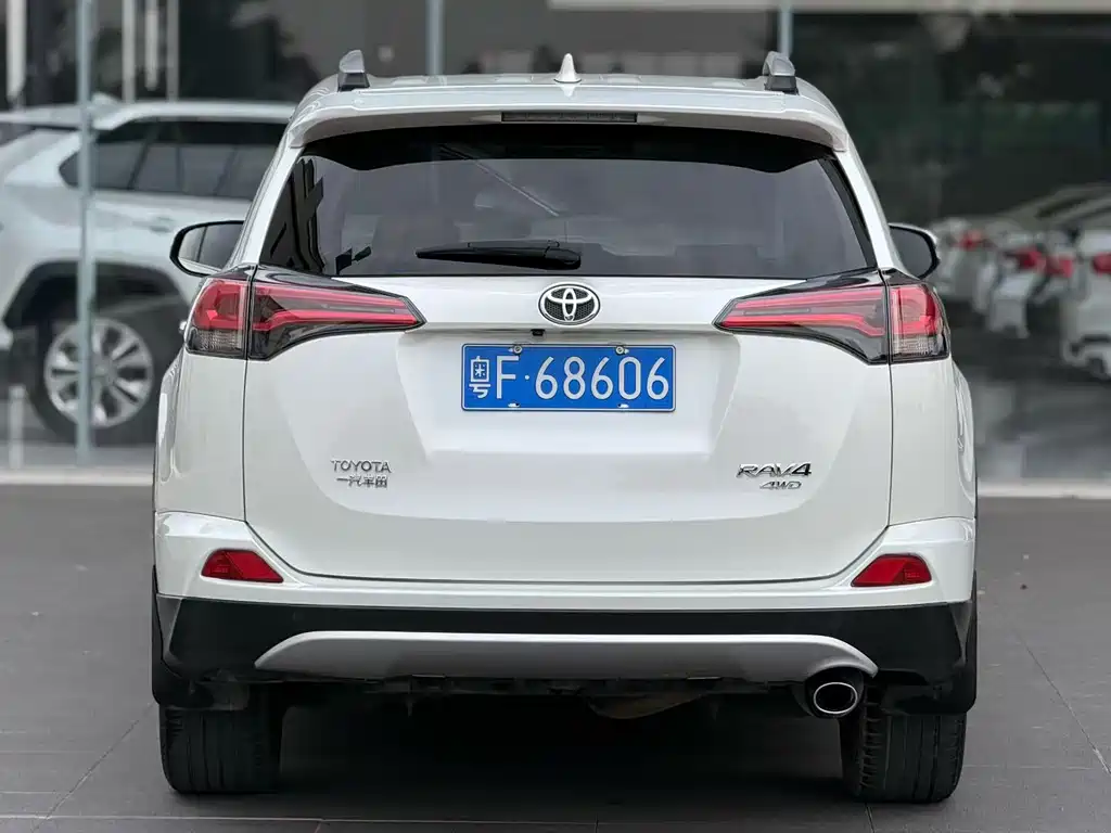 Toyota RAV4 — миниатюра 3