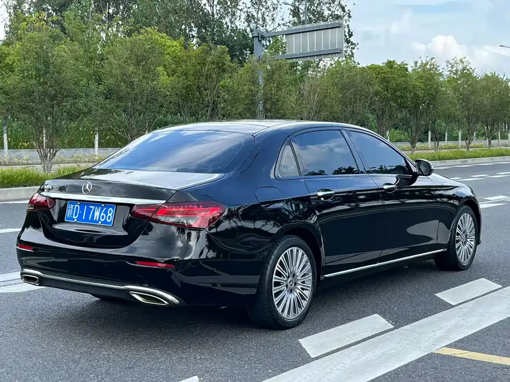 Mercedes-Benz E-Class — миниатюра 6