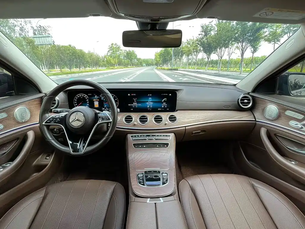Mercedes-Benz E-Class — миниатюра 8
