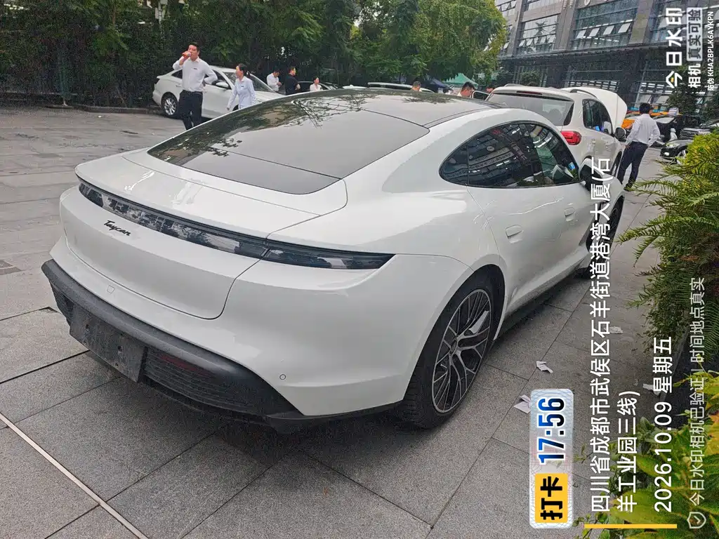 Porsche Taycan — миниатюра 4